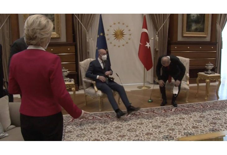 Урсула фон дер Лайен е оставена права в Анкара Урсула фон дер Лайен е оставена права в Анкара